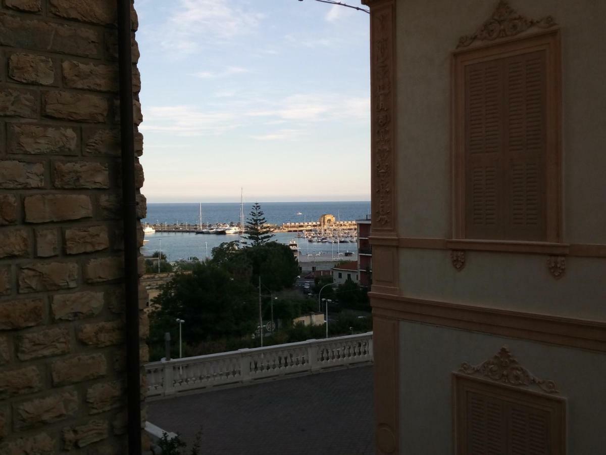 Isola Di Man Imperia Exterior photo